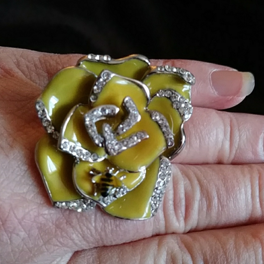Ring - Picture 3 of 4